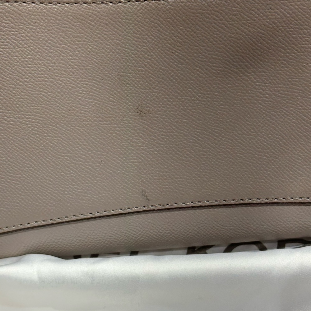 Michael Kors Voyager Tote - Picture 4 of 5